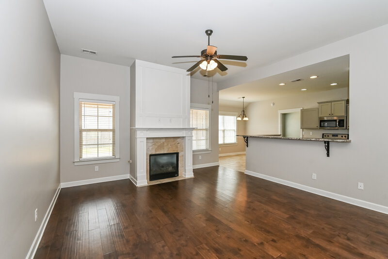 2,380/Mo, 2581 Woodcutter Dr Southaven, MS 38672 Living Room View 2