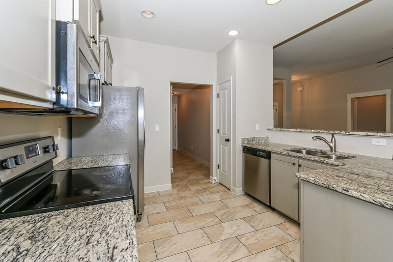 2,380/Mo, 2581 Woodcutter Dr Southaven, MS 38672 Kitchen View