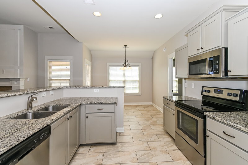 2,380/Mo, 2581 Woodcutter Dr Southaven, MS 38672 Kitchen View 2