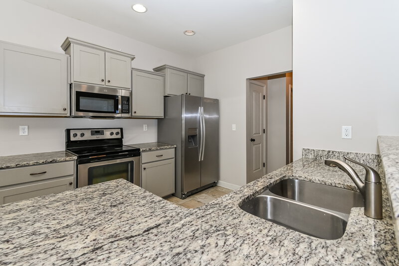 2,380/Mo, 2581 Woodcutter Dr Southaven, MS 38672 Kitchen View 3