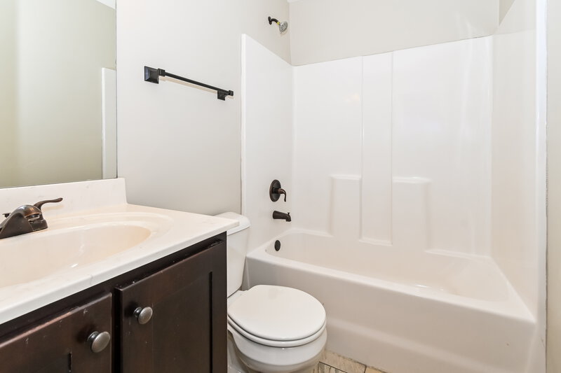 2,380/Mo, 2581 Woodcutter Dr Southaven, MS 38672 Bathroom View