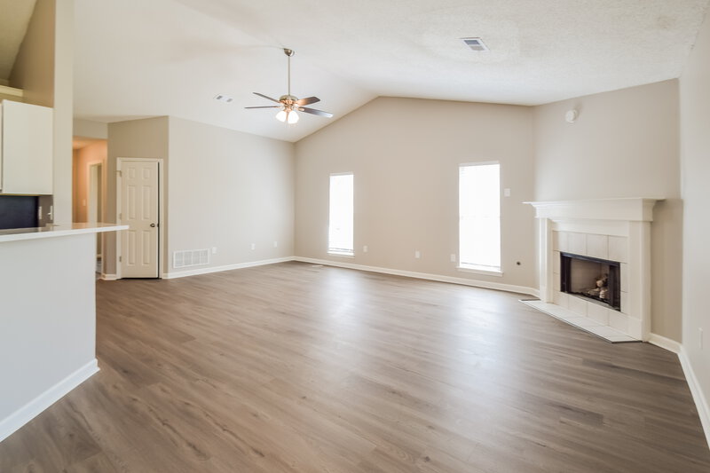 1,725/Mo, 4429 Andover Ln Horn Lake, MS 38637 Living Room View 3