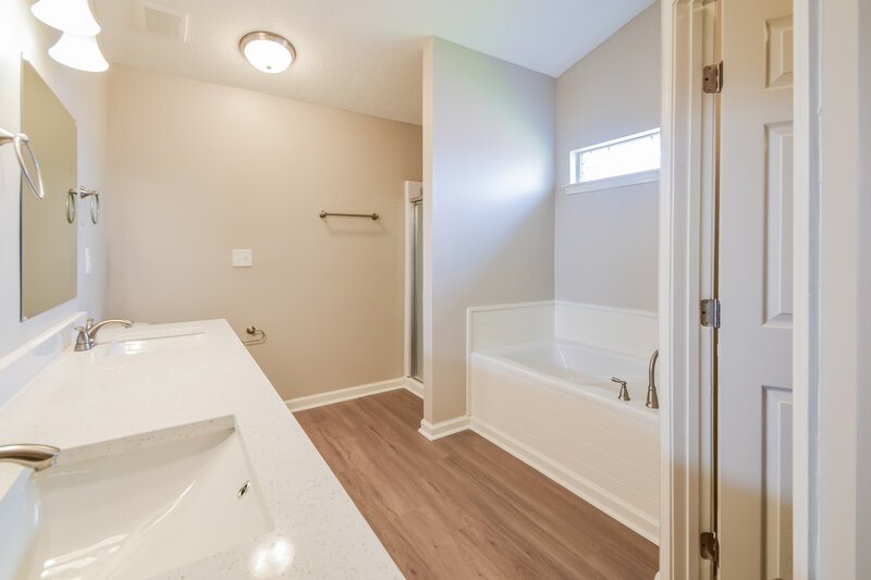 1,725/Mo, 4429 Andover Ln Horn Lake, MS 38637 Main Bathroom View