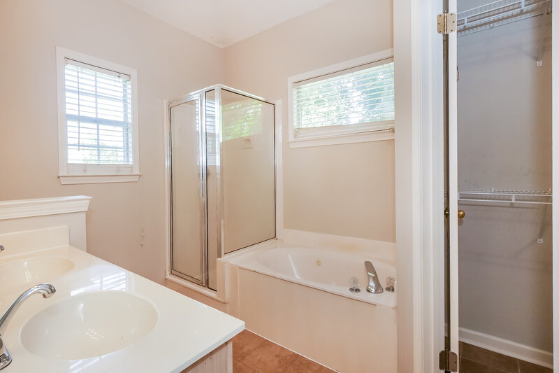 1,745/Mo, 7436 Grey Heather Way Cordova, TN 38018 Main Bathroom View