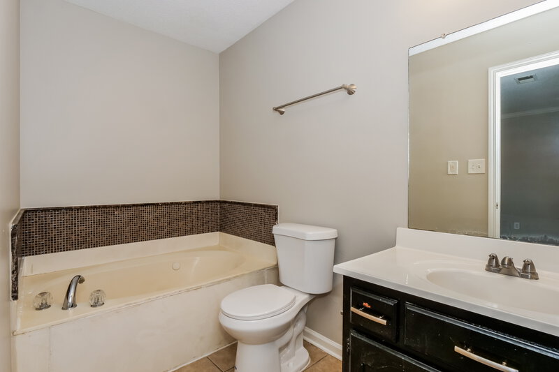 0/Mo, 11625 Belle Manor Dr Arlington, TN 38002 Main Bathroom View