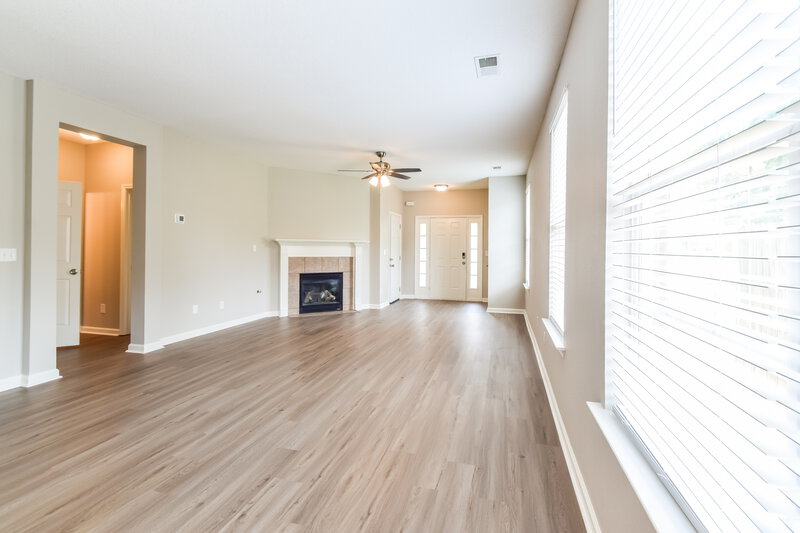 0/Mo, 9973 Fox Run Dr Olive Branch, MS 38654 Living Room View 2