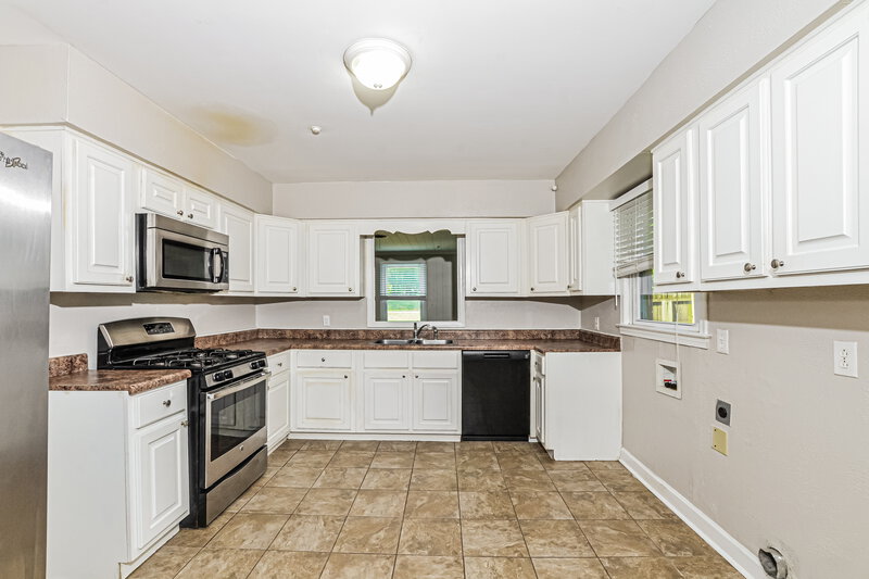 1,505/Mo, 1172 Oak Ridge Dr Memphis, TN 38111 Kitchen View