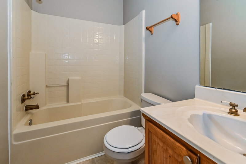 1,680/Mo, 7299 Red Maple Dr Olive Branch, MS 38654 Main Bathroom View