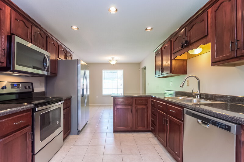 1,920/Mo, 2347 Bethany Dr Southaven, MS 38672 Kitchen View 2