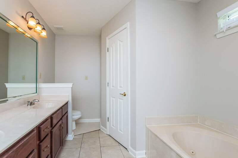 1,920/Mo, 2347 Bethany Dr Southaven, MS 38672 Master Bathroom View