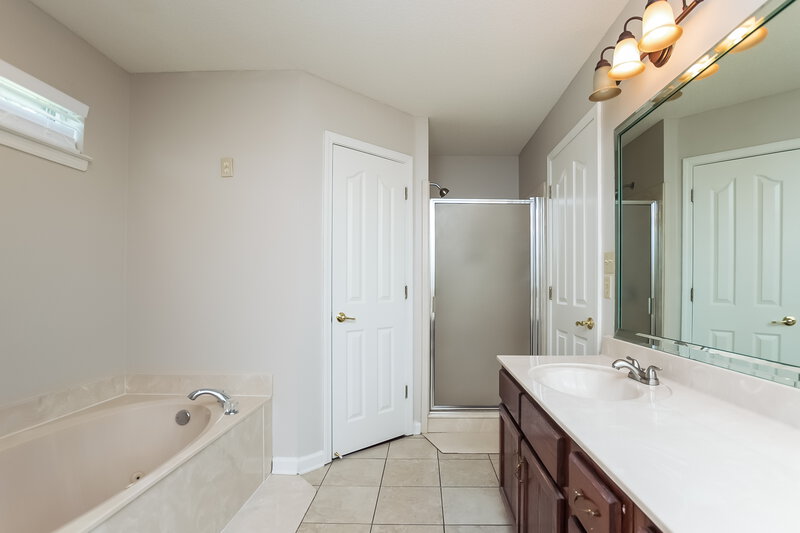 1,920/Mo, 2347 Bethany Dr Southaven, MS 38672 Master Bathroom View 2