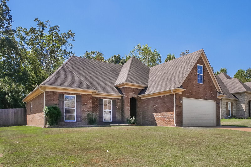 2,205/Mo, 2639 Cherry Tree Dr Southaven, MS 38672 Front View