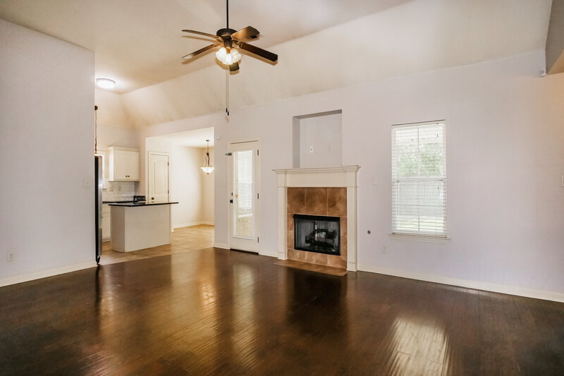 2,205/Mo, 2639 Cherry Tree Dr Southaven, MS 38672 Living Room View