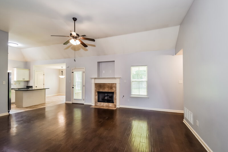 2,185/Mo, 2639 Cherry Tree Dr Southaven, MS 38672 Living Room View 2