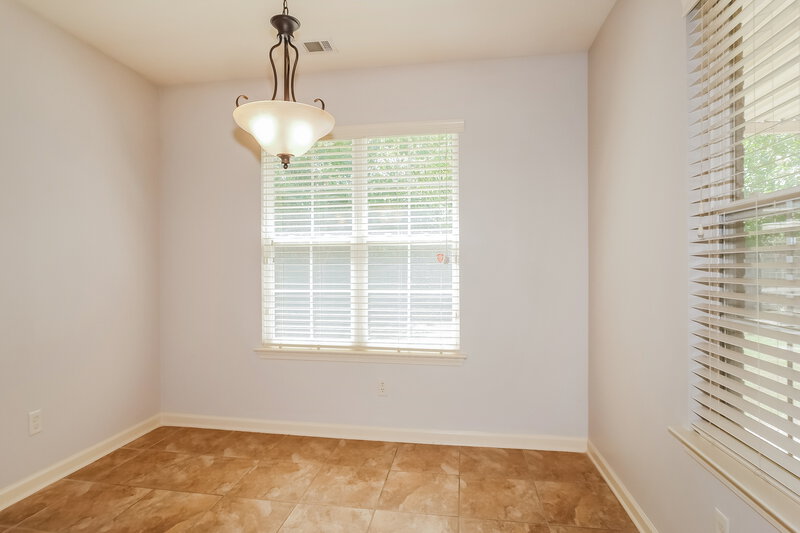 2,205/Mo, 2639 Cherry Tree Dr Southaven, MS 38672 Dining Room View