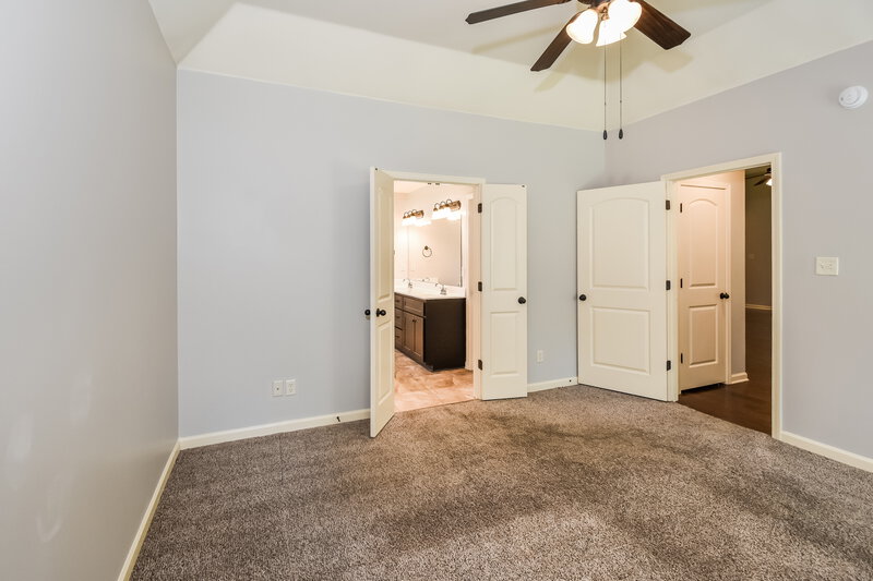 2,185/Mo, 2639 Cherry Tree Dr Southaven, MS 38672 Main Bedroom View 2