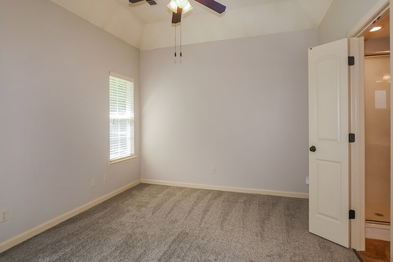 2,205/Mo, 2639 Cherry Tree Dr Southaven, MS 38672 Main Bedroom View