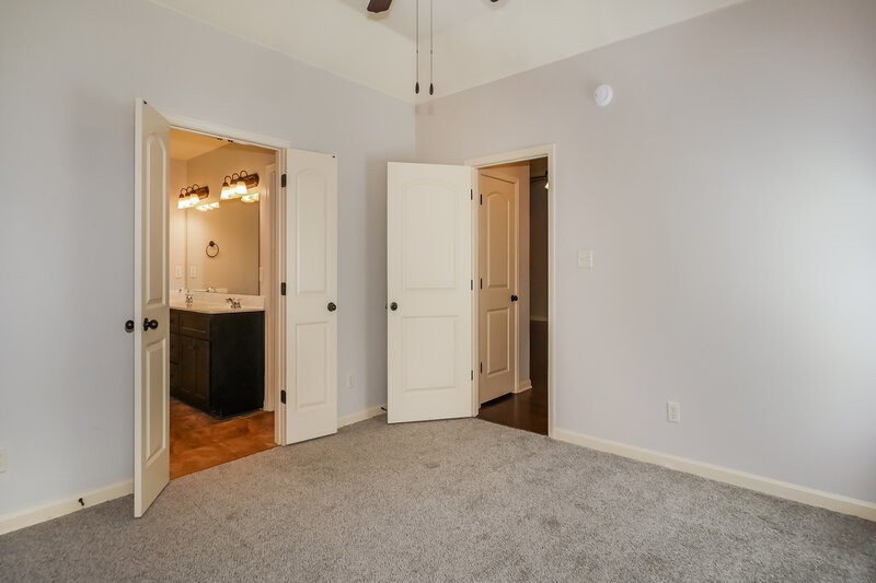 2,205/Mo, 2639 Cherry Tree Dr Southaven, MS 38672 Main Bedroom View 2
