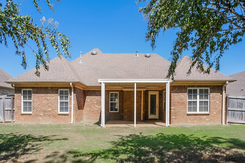 2,205/Mo, 2639 Cherry Tree Dr Southaven, MS 38672 Rear View