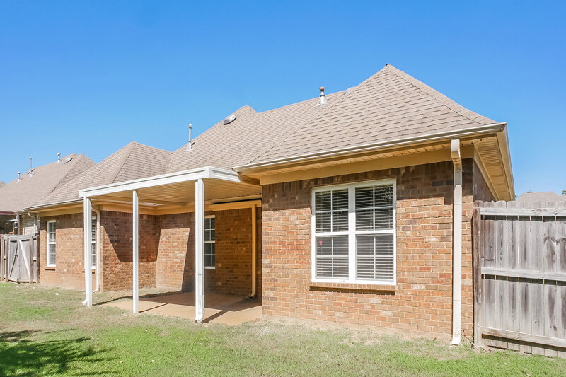 2,205/Mo, 2639 Cherry Tree Dr Southaven, MS 38672 Rear View 2
