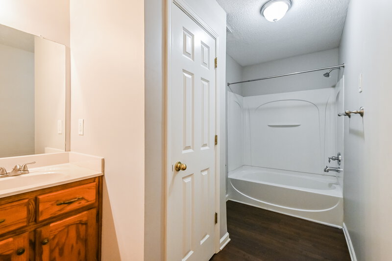 1,805/Mo, 7317 Pecan Meadow Dr E Olive Branch, MS 38654 Main Bathroom View