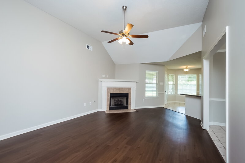 1,850/Mo, 5726 Sparrow Run Olive Branch, MS 38654 Living Room View 2