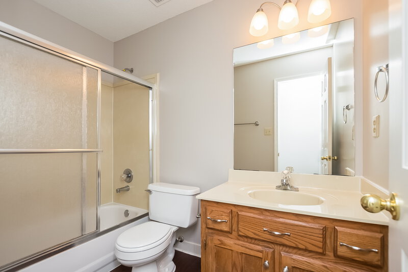 2,130/Mo, 1640 Saddle Ln Southaven, MS 38671 Master Bathroom View