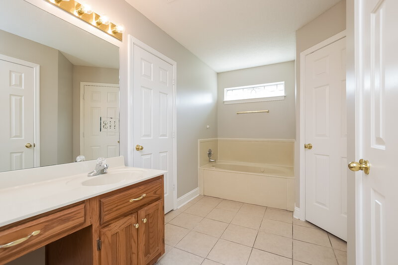 2,130/Mo, 1640 Saddle Ln Southaven, MS 38671 Bathroom View 2