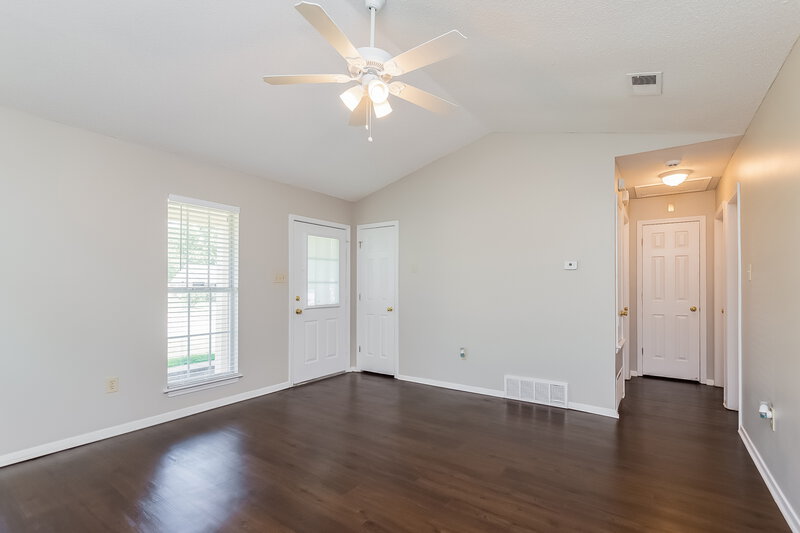 1,840/Mo, 7434 Cliffwood Dr Horn Lake, MS 38637 Living Room View
