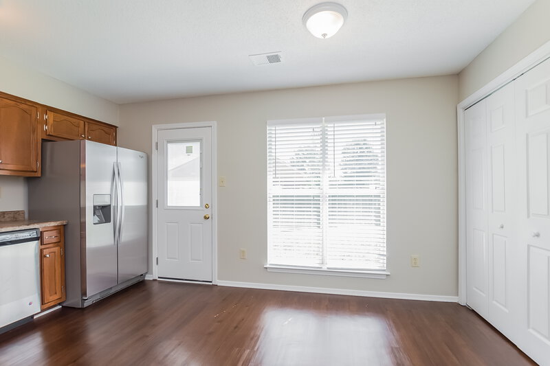 1,840/Mo, 7434 Cliffwood Dr Horn Lake, MS 38637 Dining Room View 2