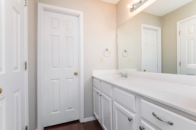 1,840/Mo, 7434 Cliffwood Dr Horn Lake, MS 38637 Bathroom View