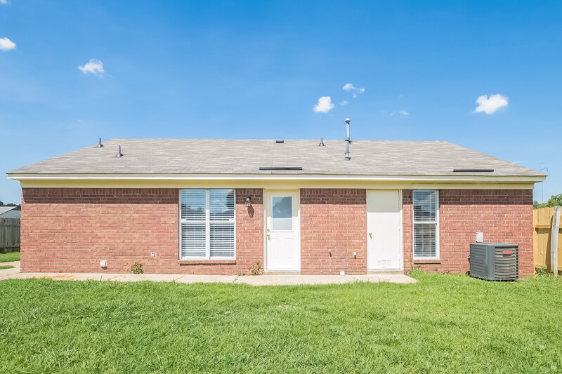 1,840/Mo, 7434 Cliffwood Dr Horn Lake, MS 38637 Rear View