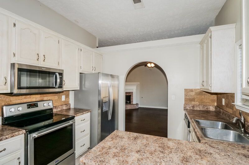 1,825/Mo, 13102 Braybourne Pl N Olive Branch, MS 38654 Kitchen View