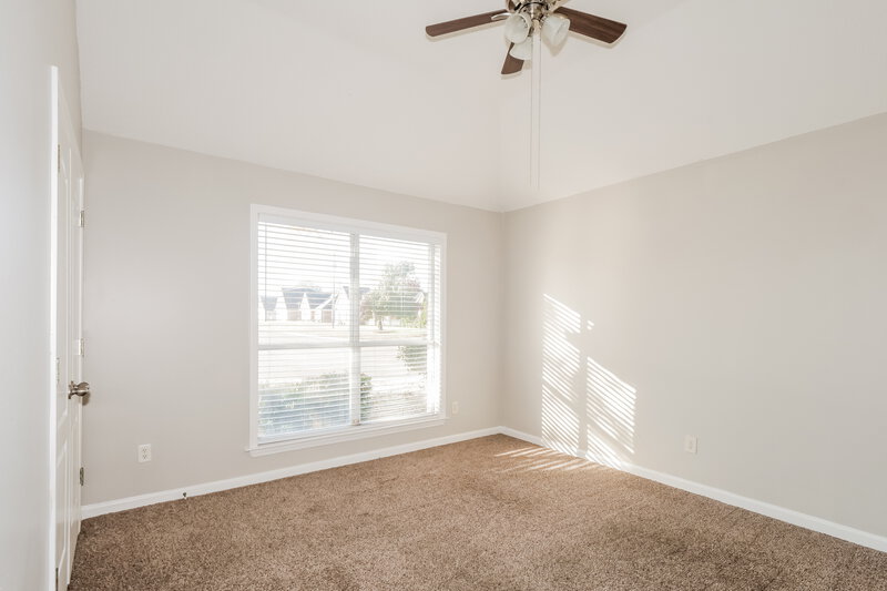 1,825/Mo, 13102 Braybourne Pl N Olive Branch, MS 38654 Bedroom View 2