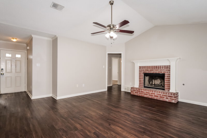 1,790/Mo, 7291 Bridle Ln Southaven, MS 38671 Living Room View 2
