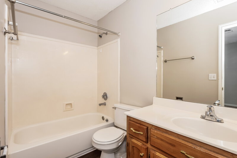 1,790/Mo, 7291 Bridle Ln Southaven, MS 38671 Bathroom View
