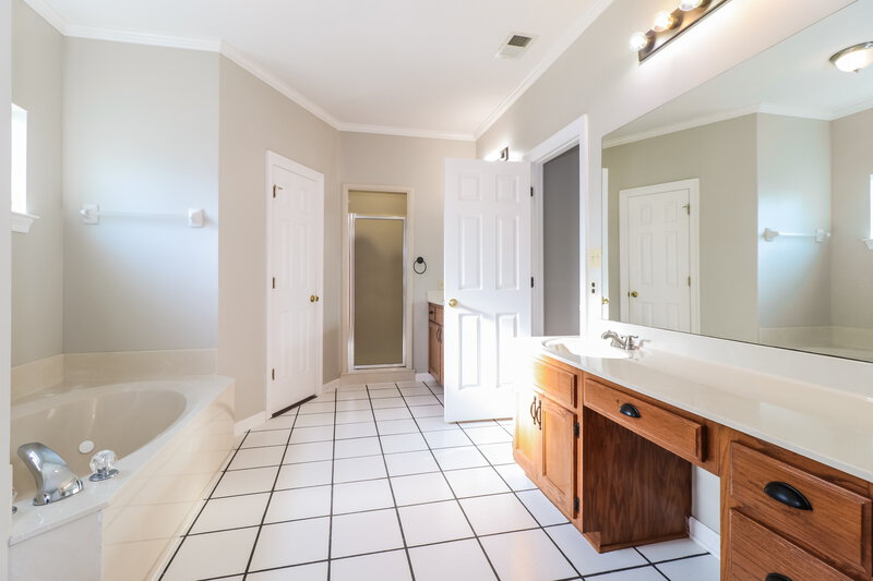 2,250/Mo, 13061 Sandbourne Olive Branch, MS 38654 Main Bathroom View