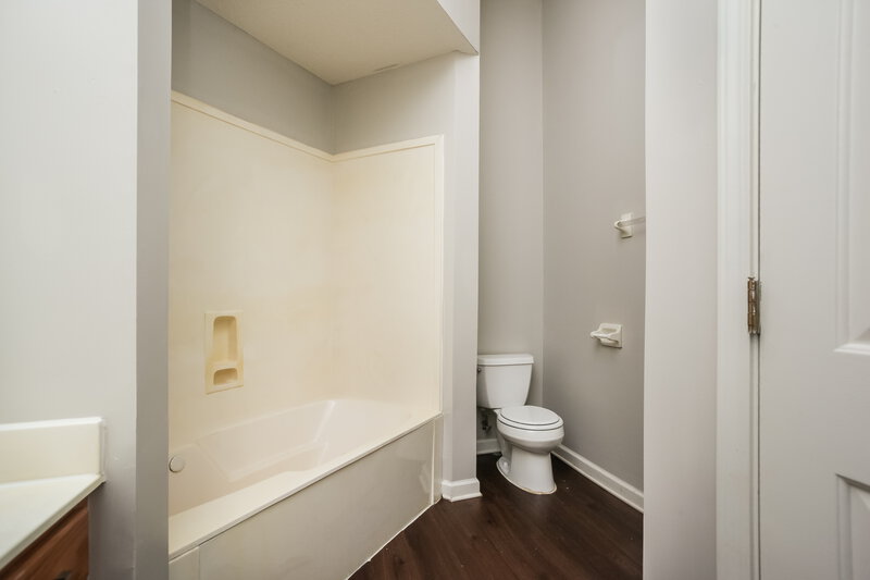 1,445/Mo, 2806 Maggie Woods Pl Arlington, TN 38002 Main Bathroom View 2