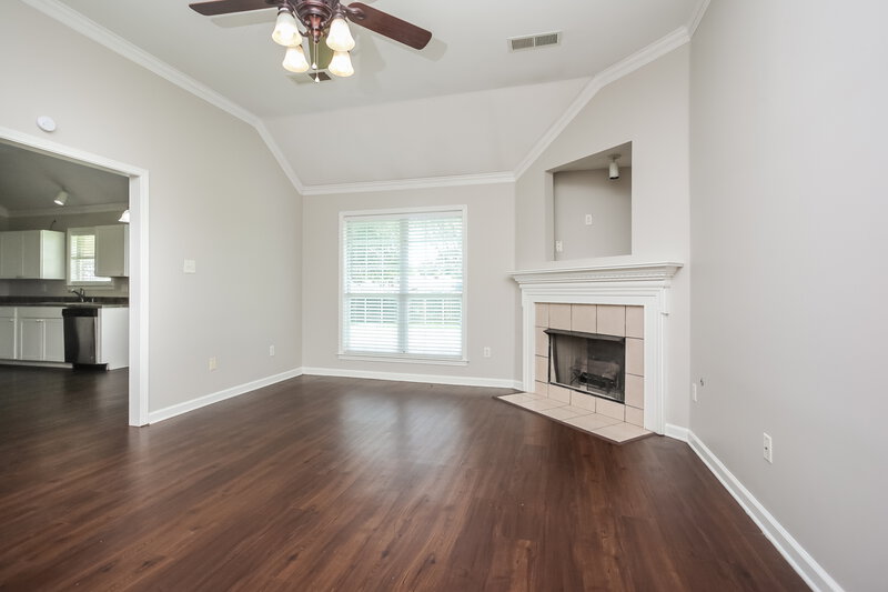 1,975/Mo, 6906 Greyhawk Cv N Olive Branch, MS 38654 Living Room View