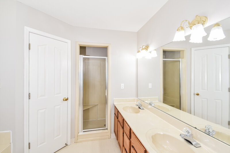 2,480/Mo, 6906 Greyhawk Cv N Olive Branch, MS 38654 Main Bathroom View
