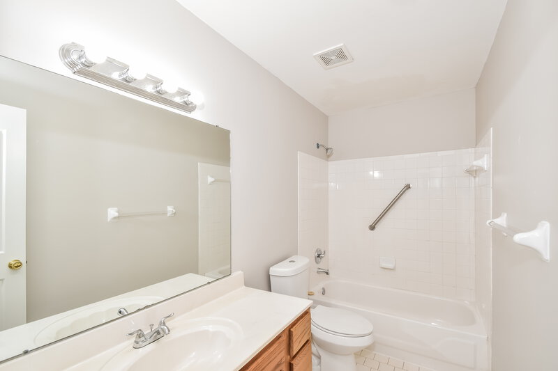 2,480/Mo, 6906 Greyhawk Cv N Olive Branch, MS 38654 Bathroom View 2