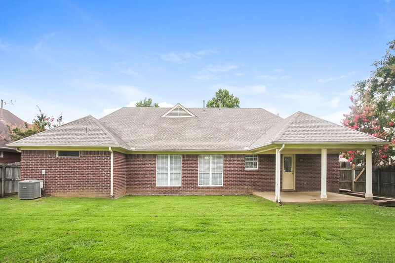 1,975/Mo, 6906 Greyhawk Cv N Olive Branch, MS 38654 Rear View
