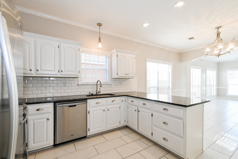 2,380/Mo, 2712 Nelle Ln Southaven, MS 38672 Kitchen View 2