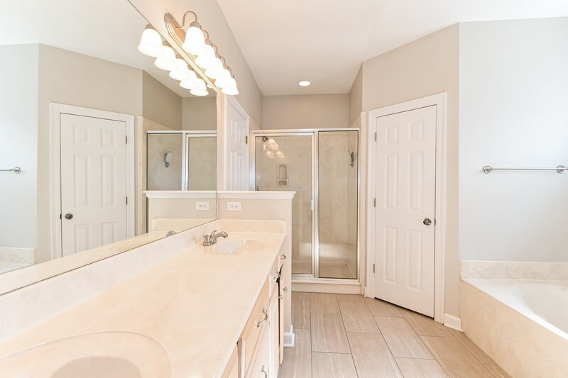 2,380/Mo, 2712 Nelle Ln Southaven, MS 38672 Main Bathroom View