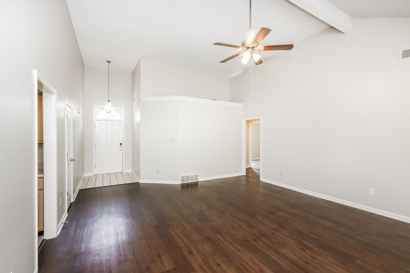 1,830/Mo, 8676 Tropicana Dr N Cordova, TN 38018 Living Room View 2