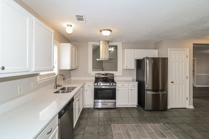 2,060/Mo, 8289 Crimson Creek Dr Cordova, TN 38016 Kitchen View