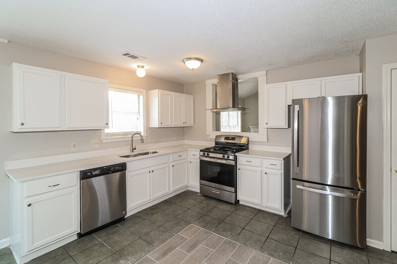 2,060/Mo, 8289 Crimson Creek Dr Cordova, TN 38016 Kitchen View 2