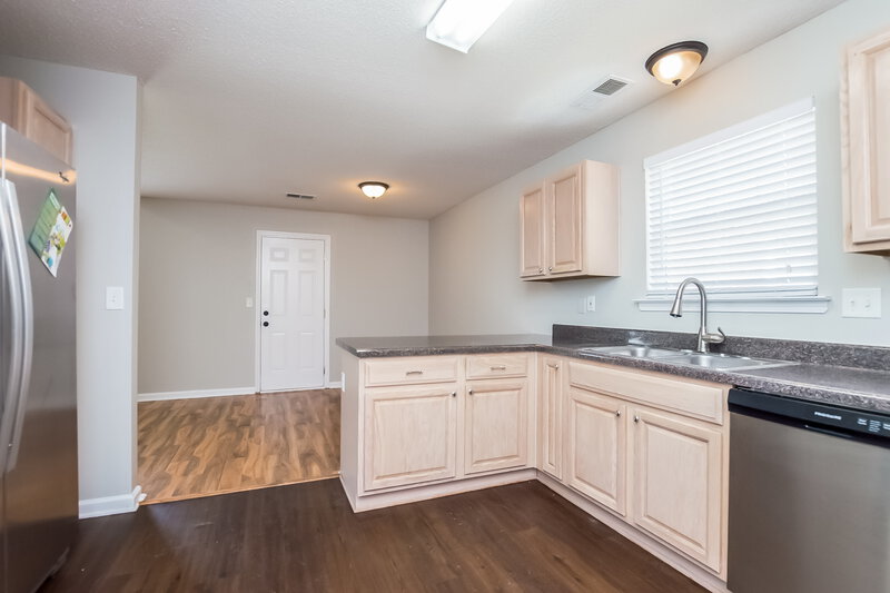 1,965/Mo, 7335 Red Maple Dr Olive Branch, MS 38654 Kitchen View 2