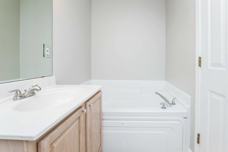 1,965/Mo, 7335 Red Maple Dr Olive Branch, MS 38654 Master Bathroom View 2