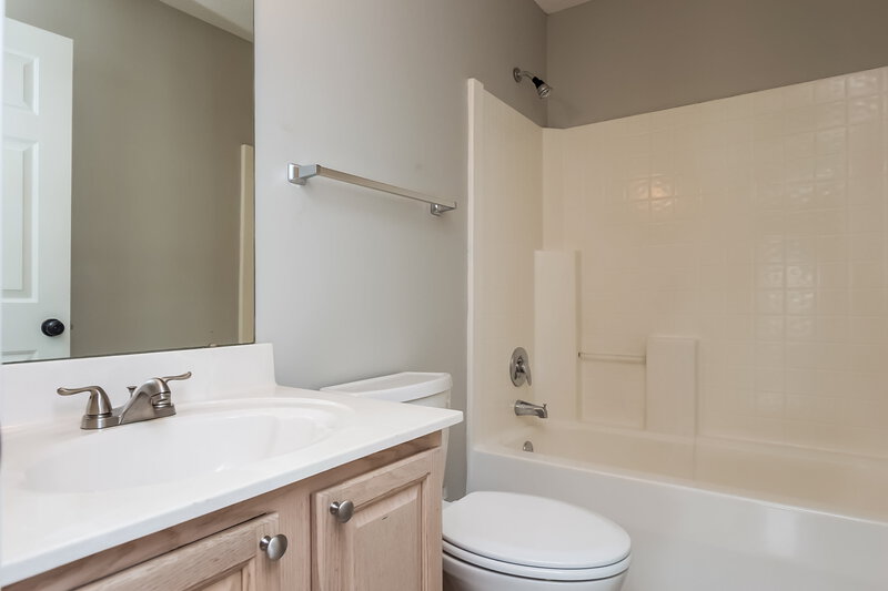 1,965/Mo, 7335 Red Maple Dr Olive Branch, MS 38654 Bathroom View 2